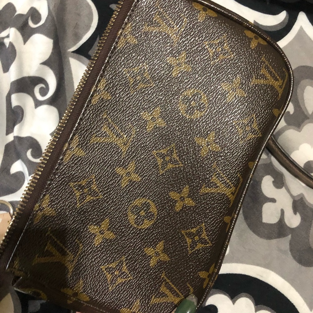Louis Vuitton Clutch